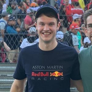 Meet your Posher, Hayes